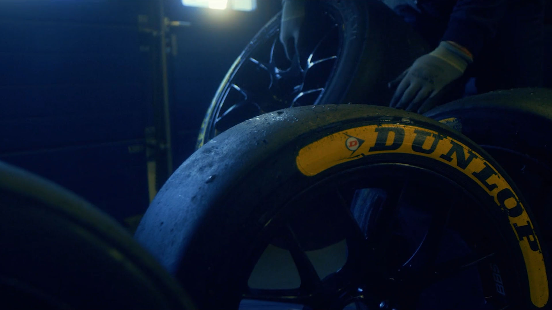 Dunlop-Frauen-im Motorsport-GOODYEAR-Dokumentation-produktfilm